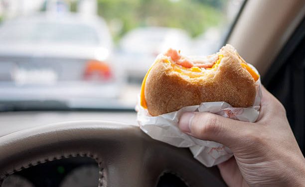 lanche carro multa comer