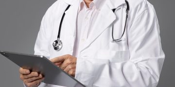 médico