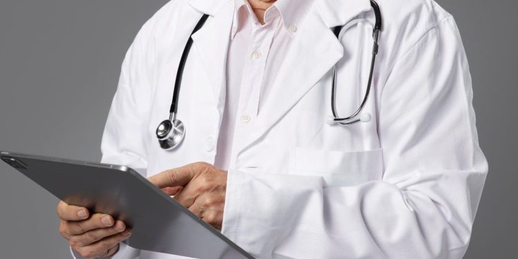 médico