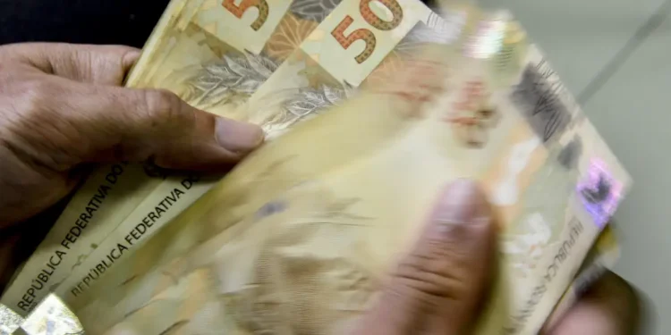 dinheiro salario beneficio real