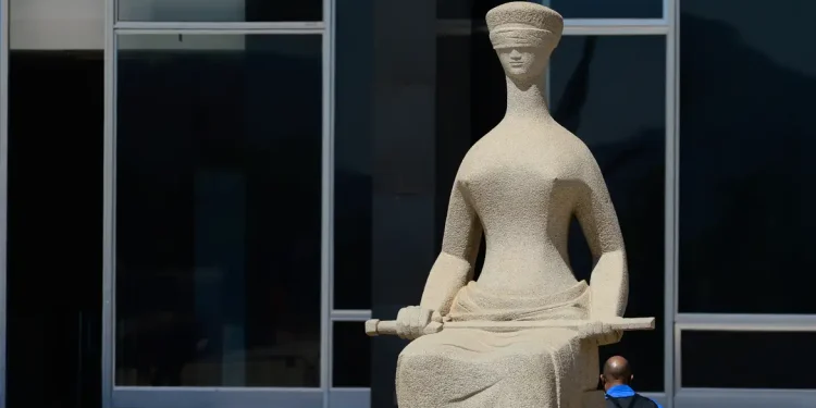 estátua da justiça planalto brasil