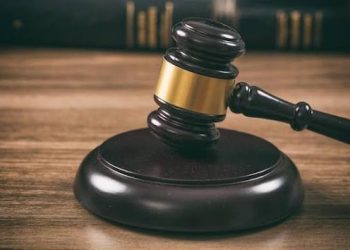 martelo justiça decisão governo