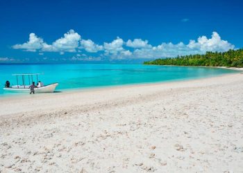 Barco na ilha de Kiritimati (Foto: Kiribati National Tourism Office / Divulgação)