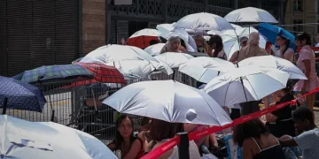 calor pessoas jogo copa