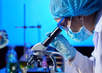 laboratorio cientista celula estudo