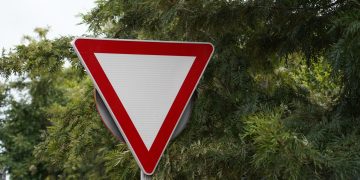 placa de transito triangular