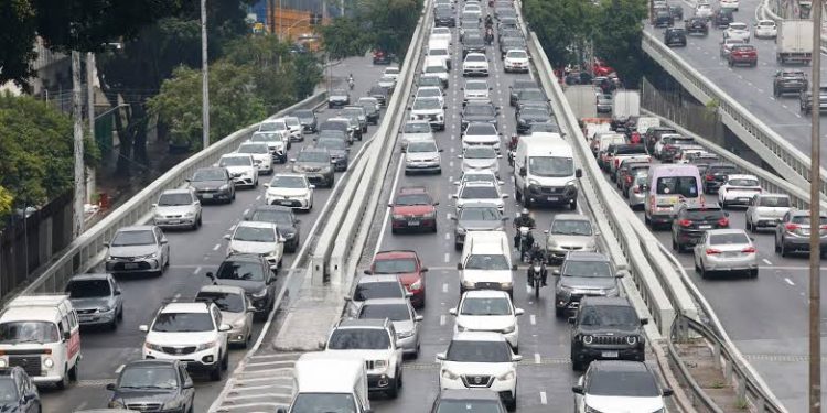 rua onibus acidente avenida carros