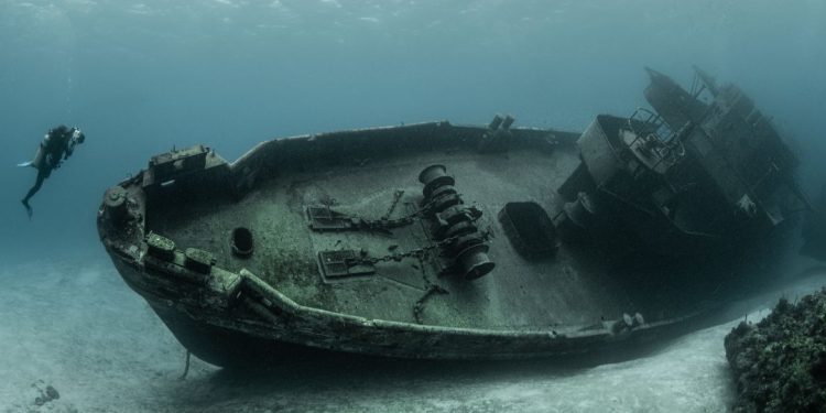 navio naufragado