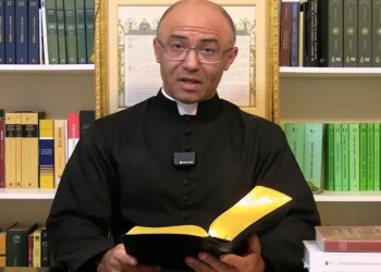 padre DF excomungado