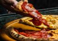 Adolescente pede pizza pepperoni mãe