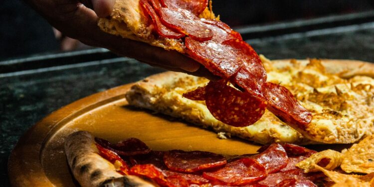 Adolescente pede pizza pepperoni mãe
