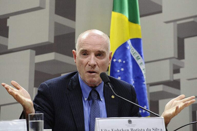 Eike batista vendia seguros porta