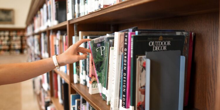 Coletores lixo começam guardar livros