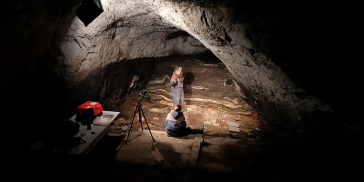 caverna escavacao ossos