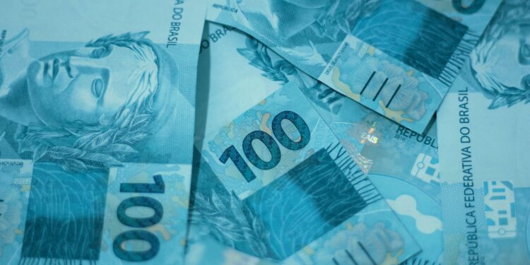 Mil aparecem engano conta trabalhador
