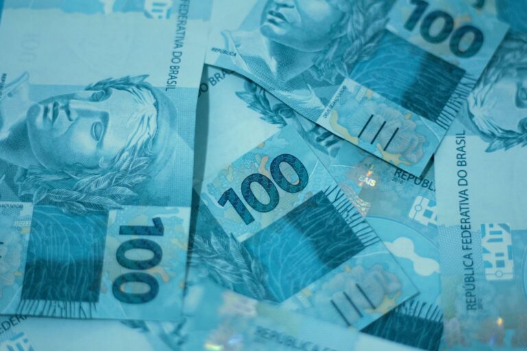 Mil aparecem engano conta trabalhador
