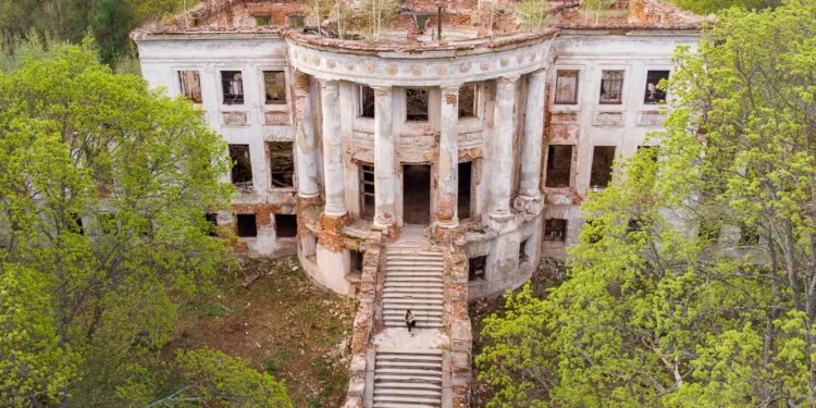 Arqueólogos entram torre antigo palácio