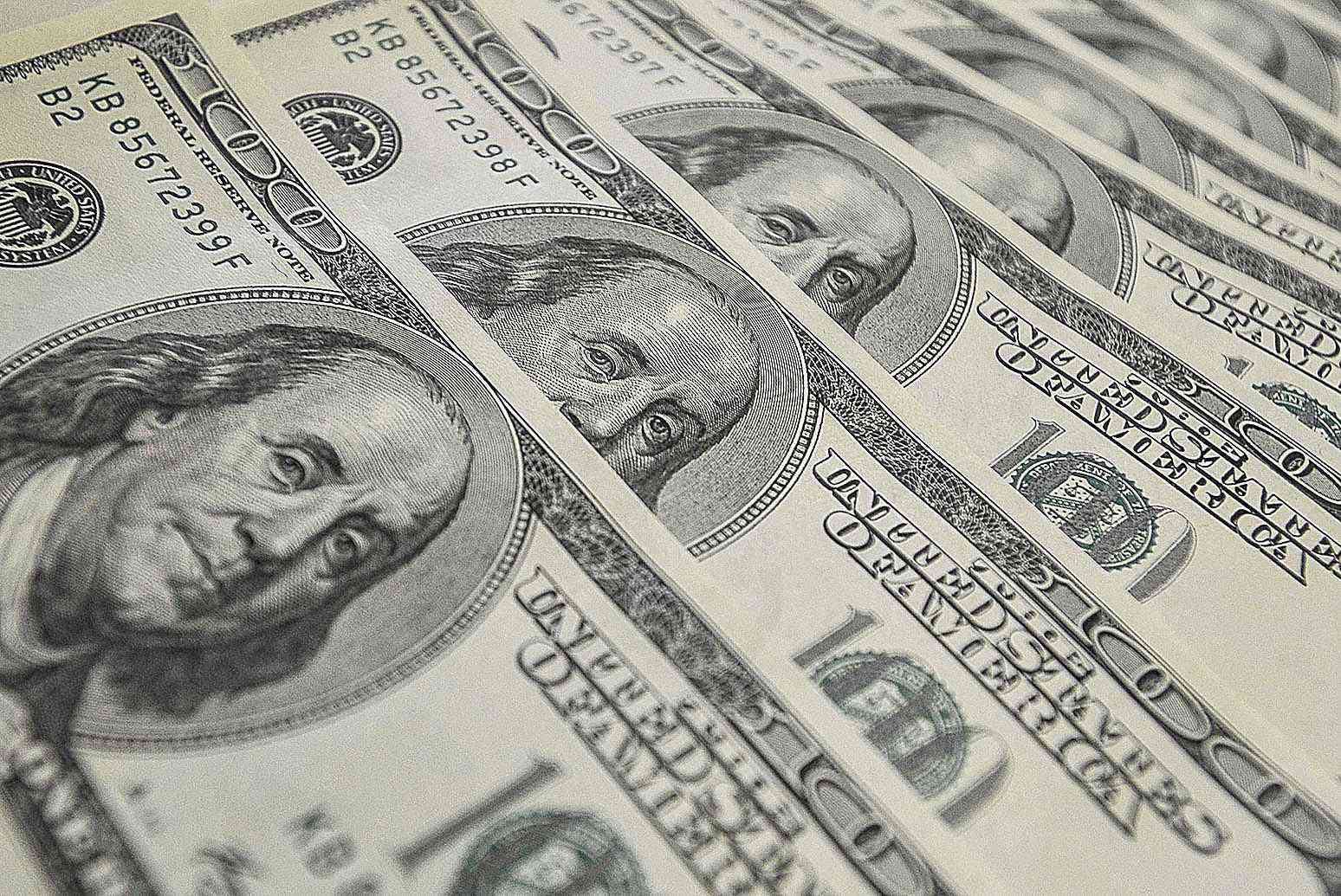 Dólar tem novo dia de queda e se reaproxima de R$ 6,00 após dados de inflação dos EUA