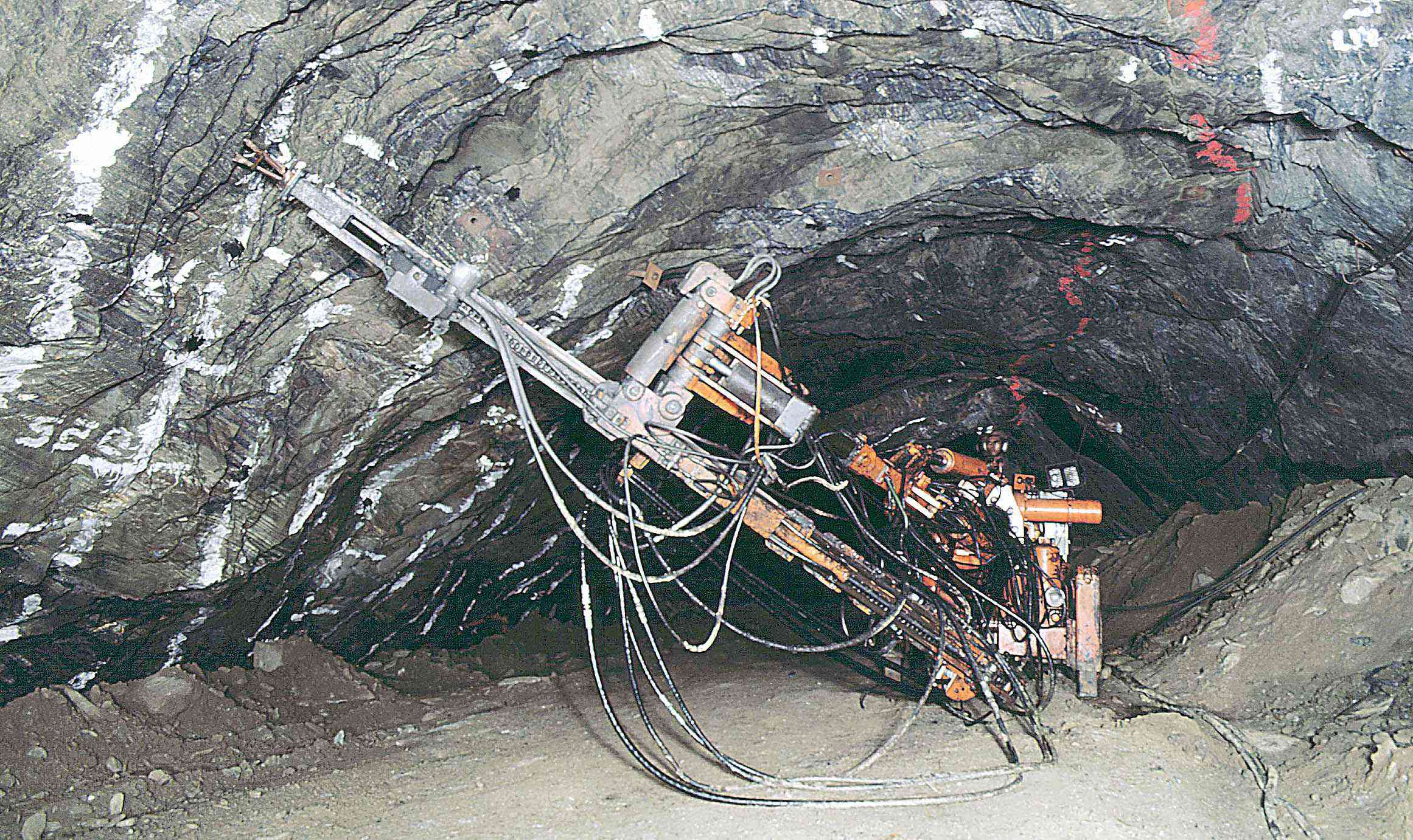 Produção da AngloGold Ashanti tem queda de 11%