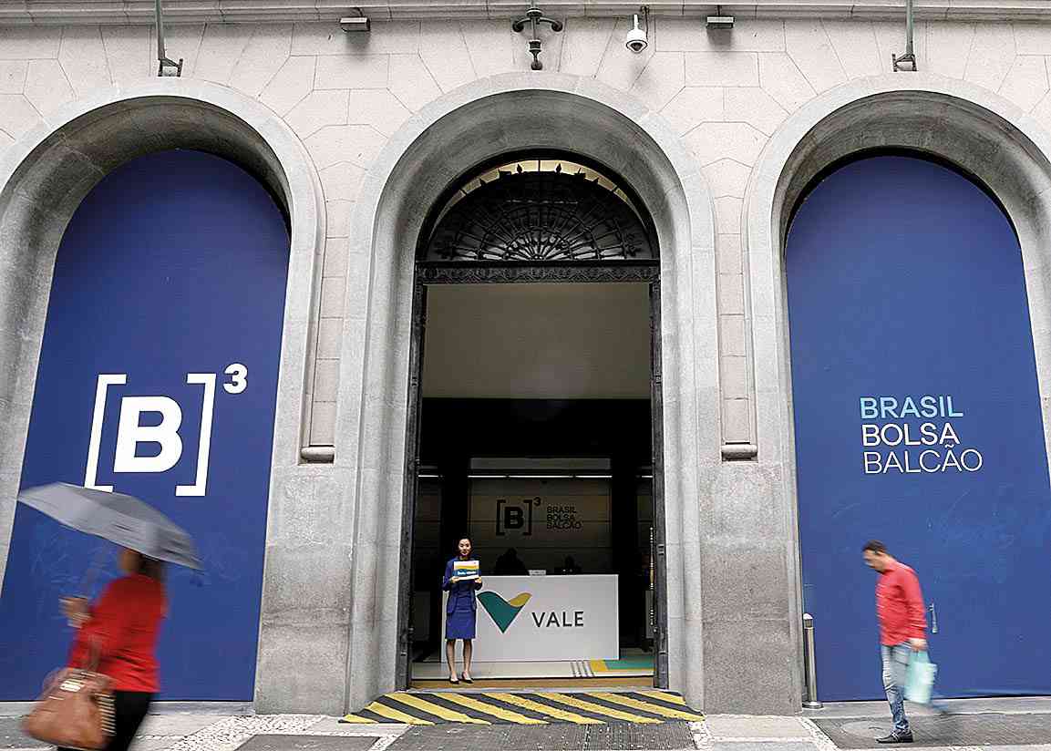 Ibovespa recua mais de 1% e tem primeira queda semanal no ano