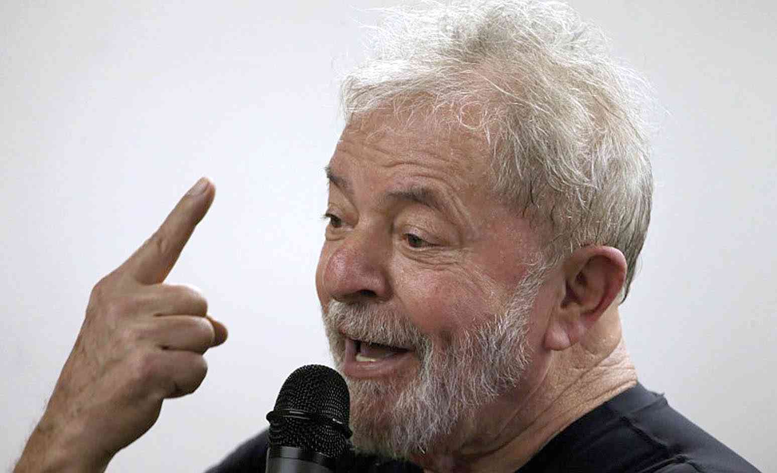 PT insiste em manter Lula na propaganda