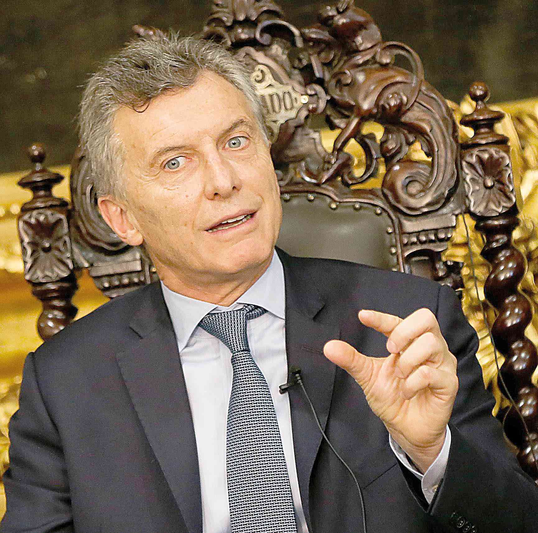 Macri anuncia imposto sobre exportações e corte de ministérios