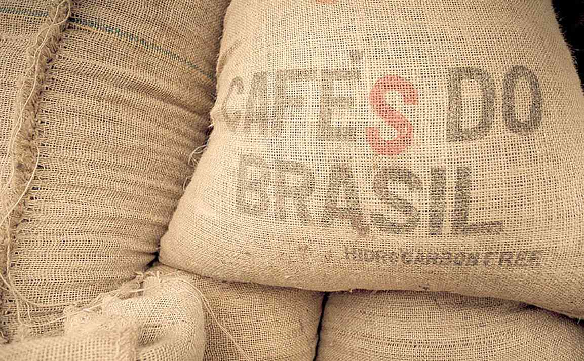 Valor das exportações caiu 7,9% devido a menores remessas de café e minério de ferro