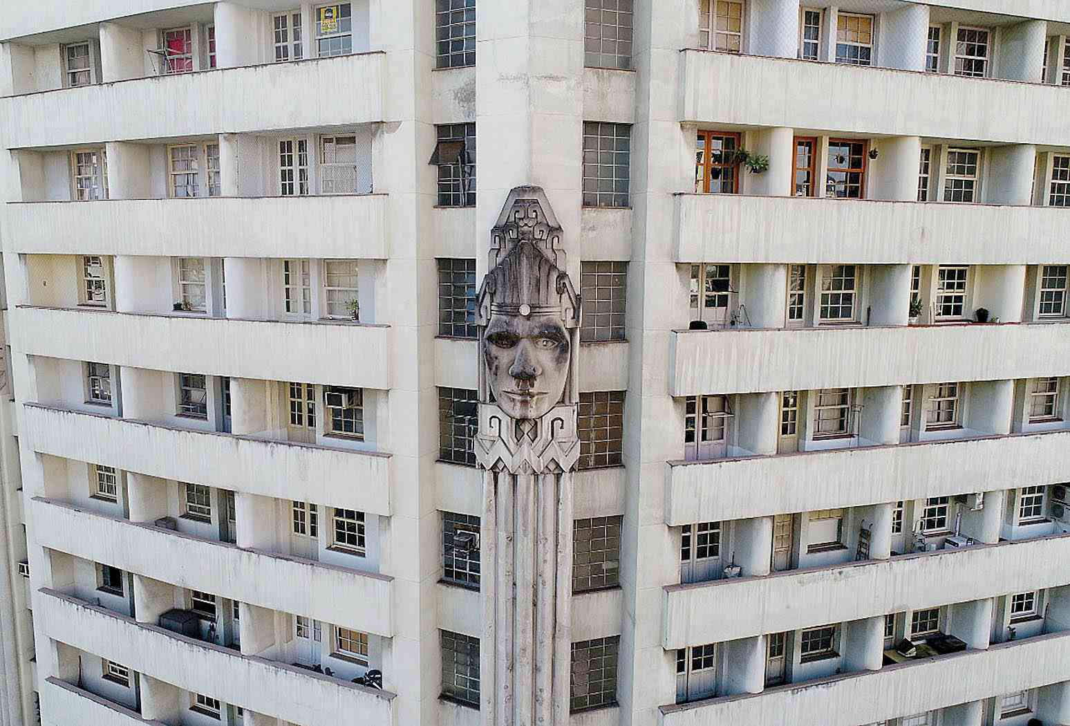 Fachadas inconfundíveis do Edifício Acaiaca, em art déco, e o hall da construção são tombados pelo patrimônio histórico - Divulgação