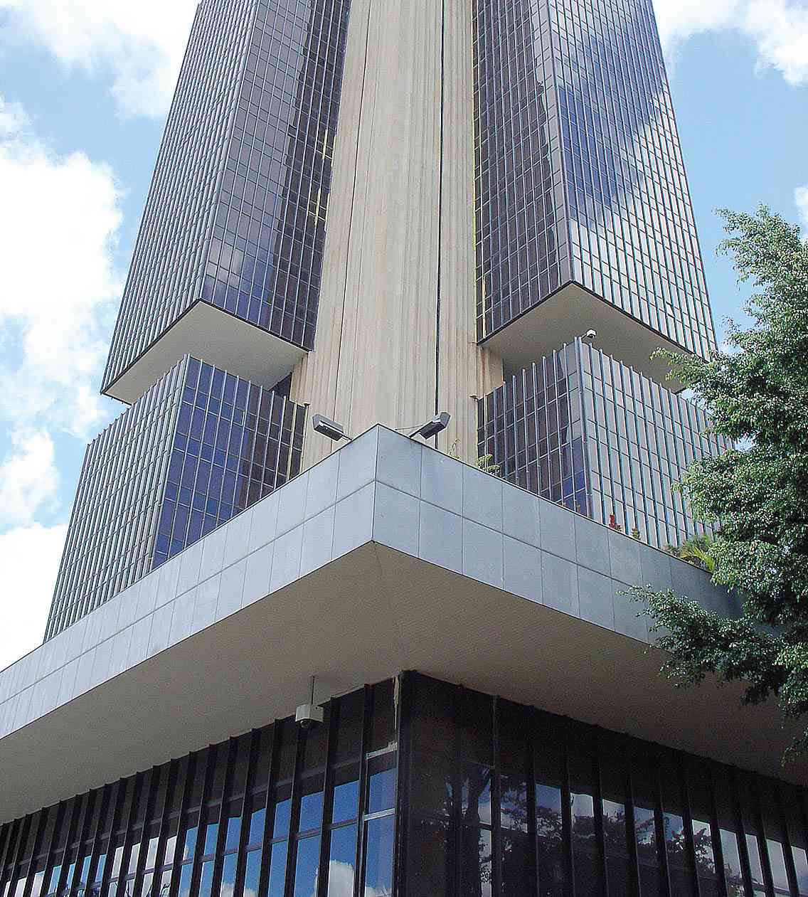 Brasil registra superávit de US$ 32 milhões em setembro
