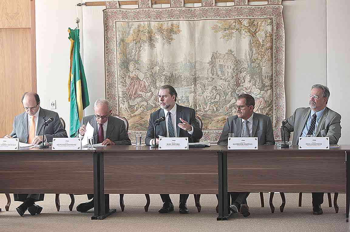 Comitê vai tentar destravar obras paralisadas na Justiça
