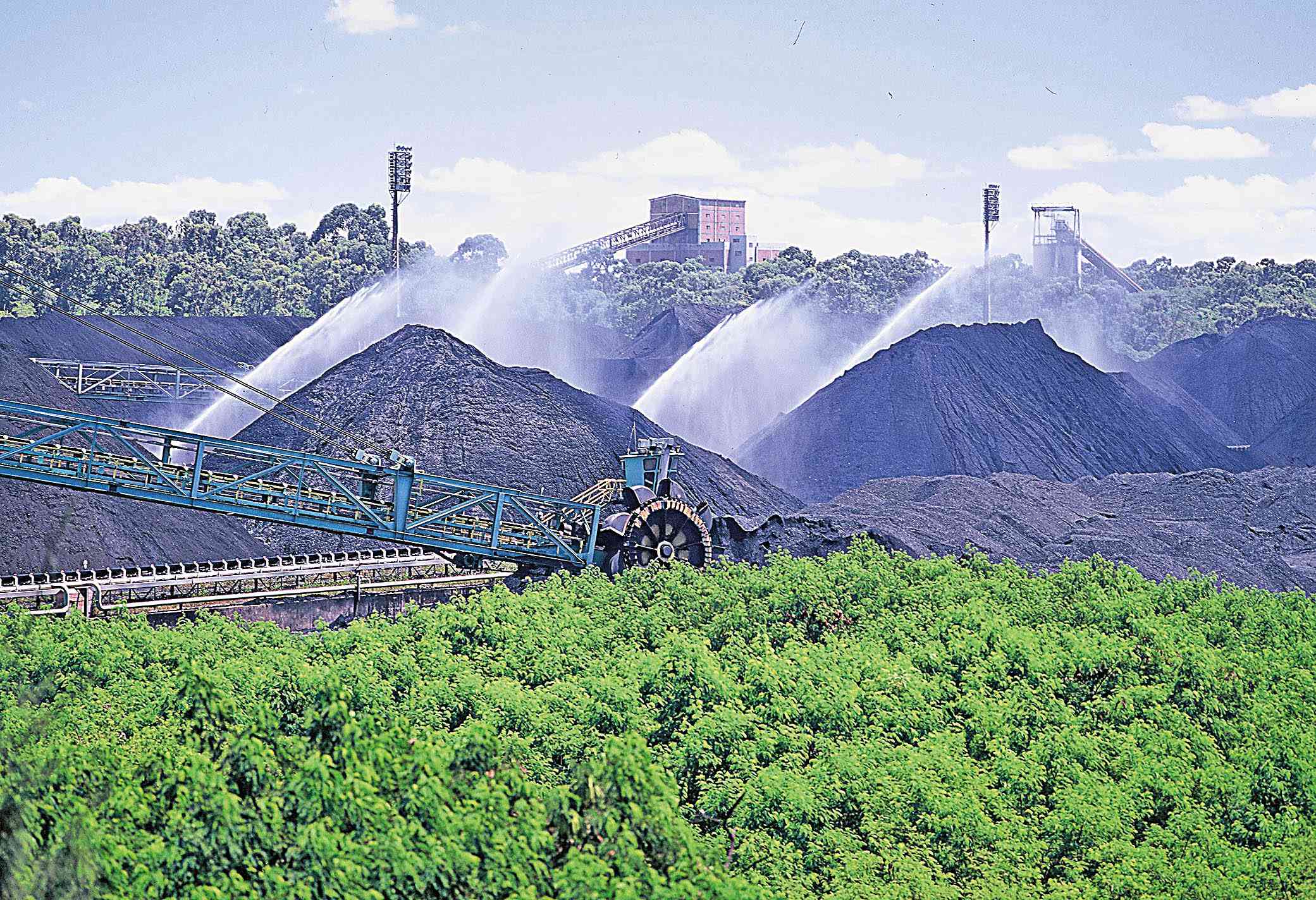Minério e milho puxam desaceleração no mês