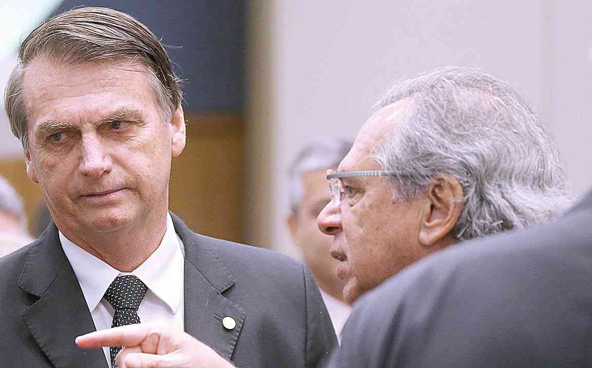 Dólar cai e Ibovespa tem maior alta desde 2016