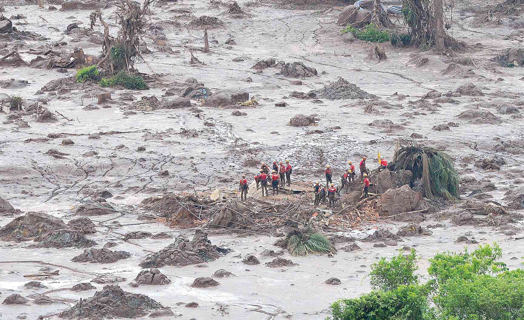 Samarco e MPMG firmam acordo para indenização de vítimas