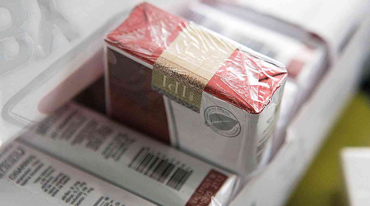 Cigarro contrabandeado alimenta o mercado mineiro