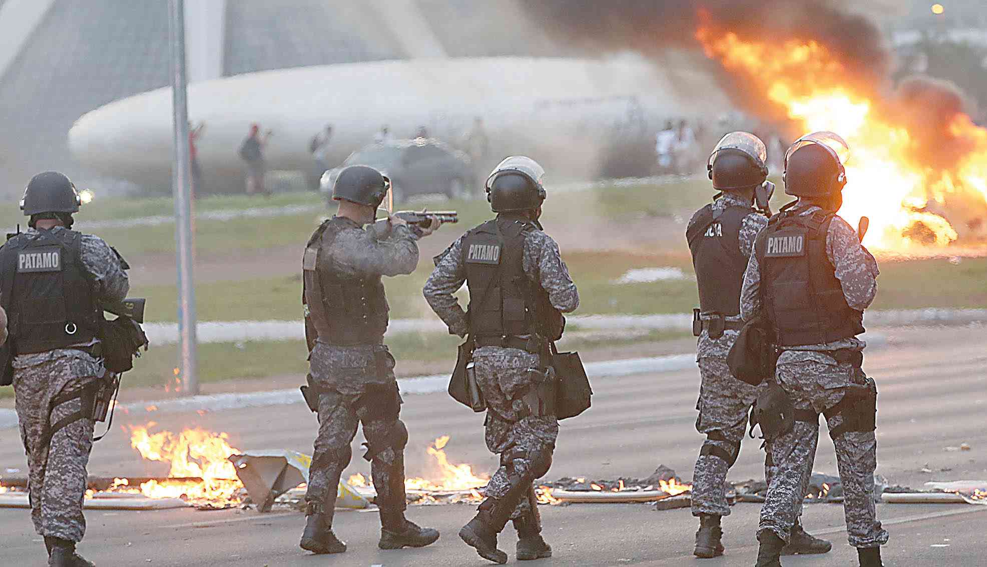 Ameaça de ruptura da democracia no País preocupa comunidade acadêmica