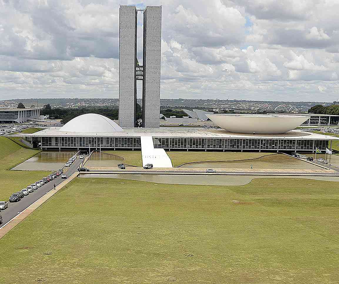 Lei orçamentária recebe 9,3 mil emendas