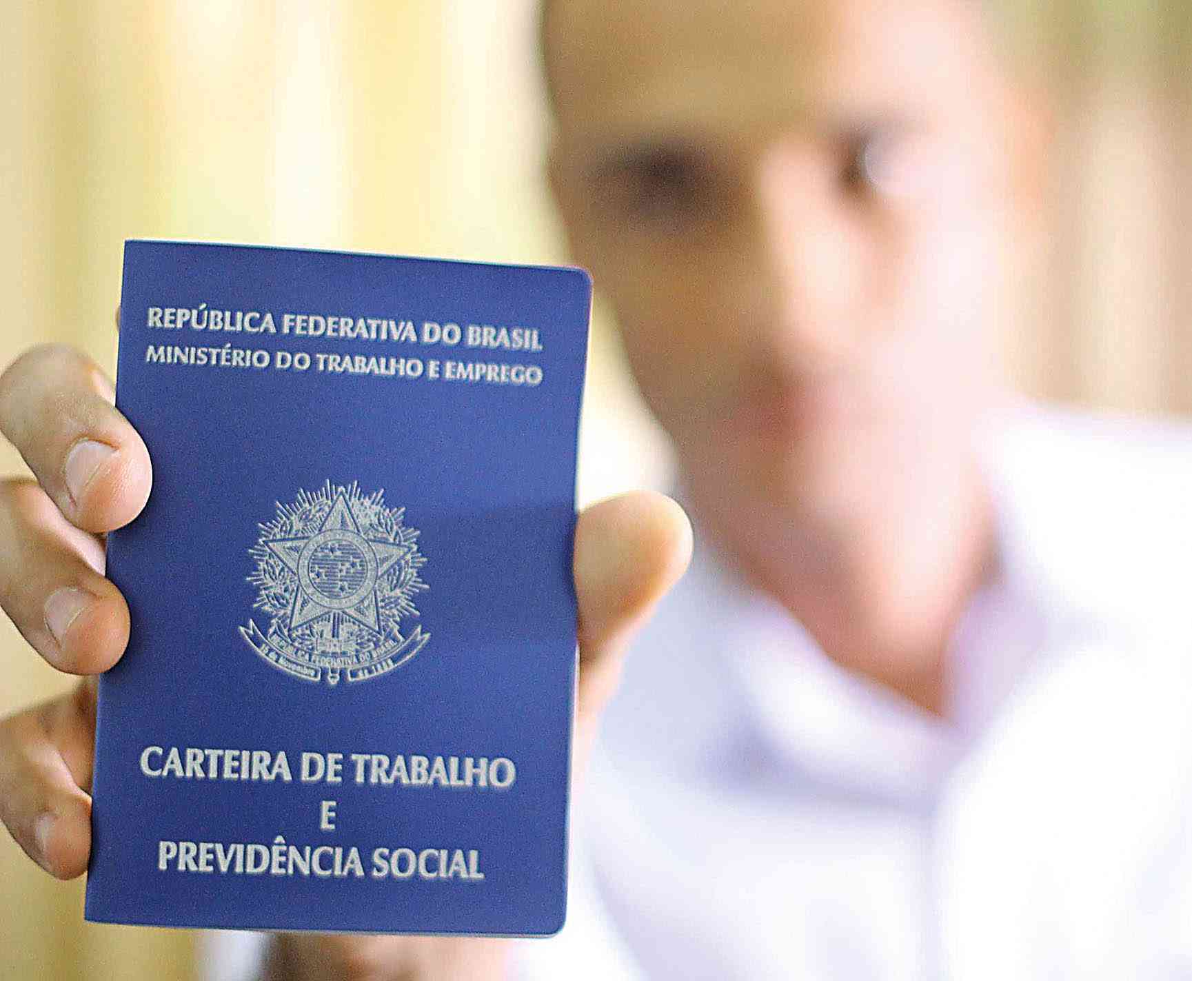 Número de desocupados tem queda de 9,8% em MG