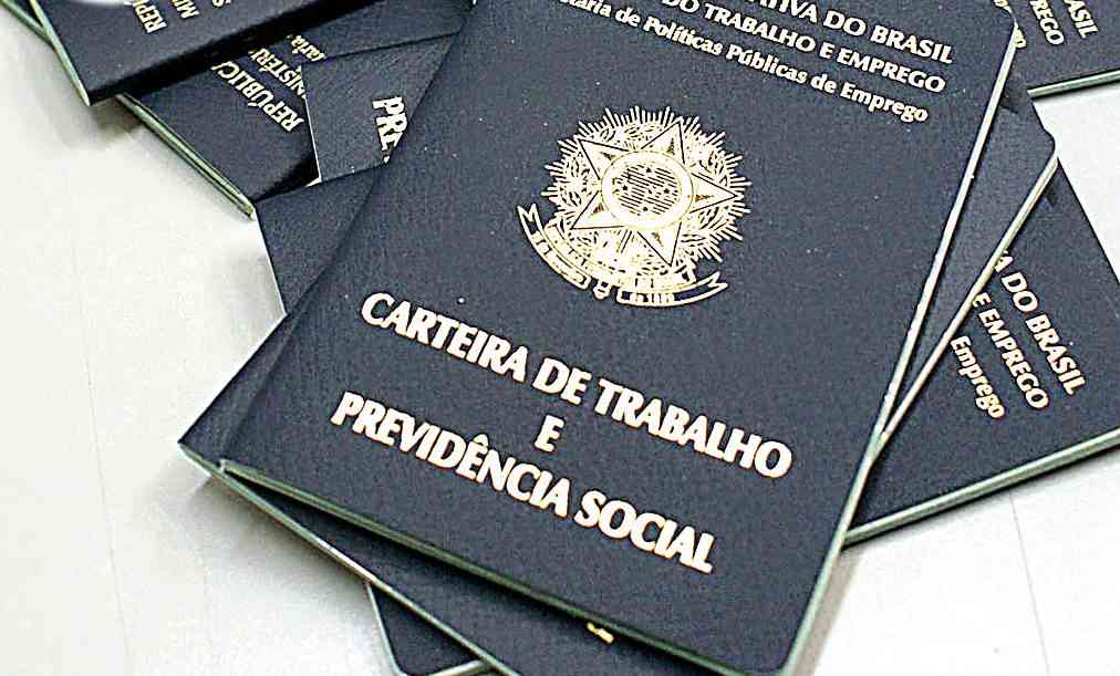 Informalidade bate recorde e 11,8 milhões estão sem carteira assinada no País
