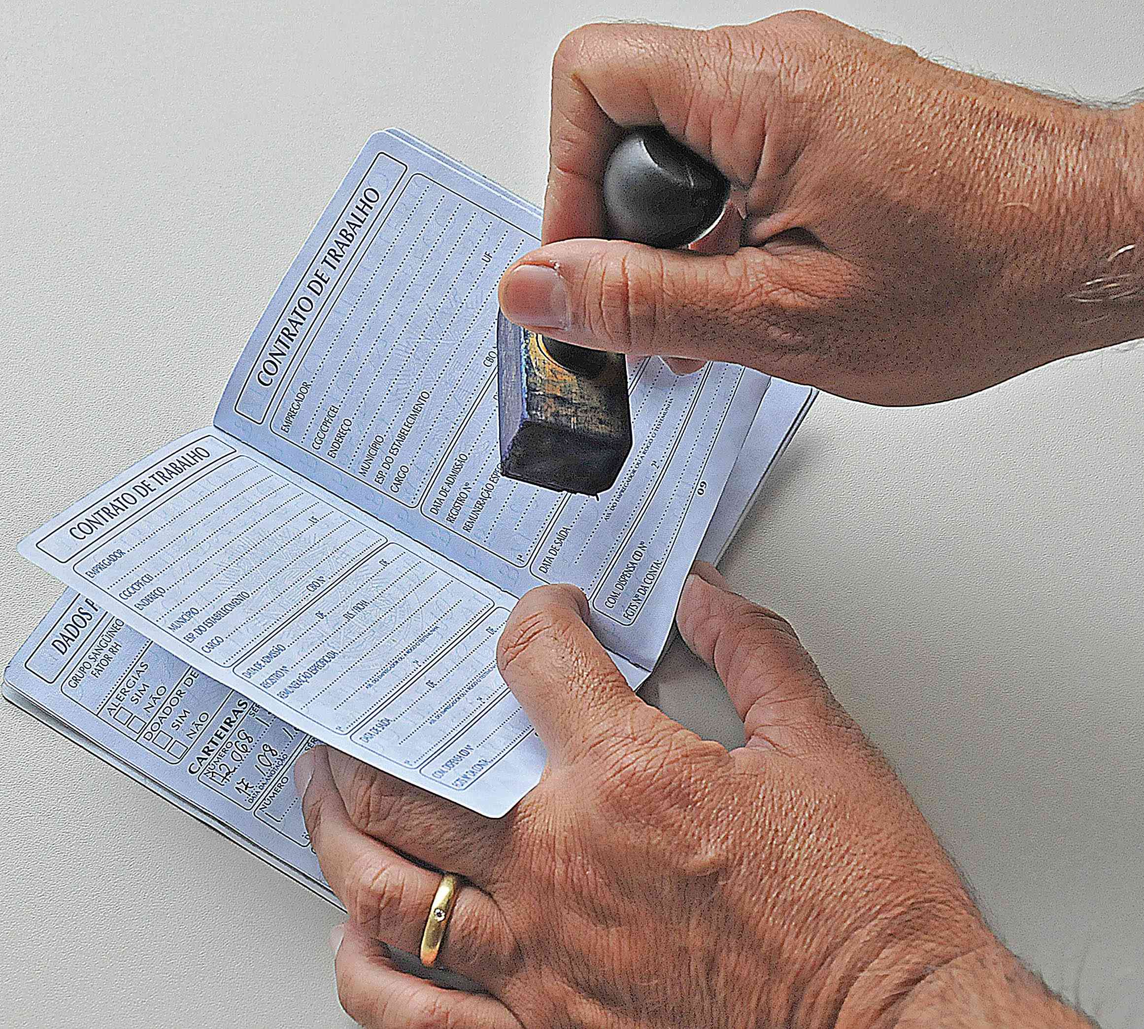Lojista coloca o pé no freio na hora de contratar os temporários