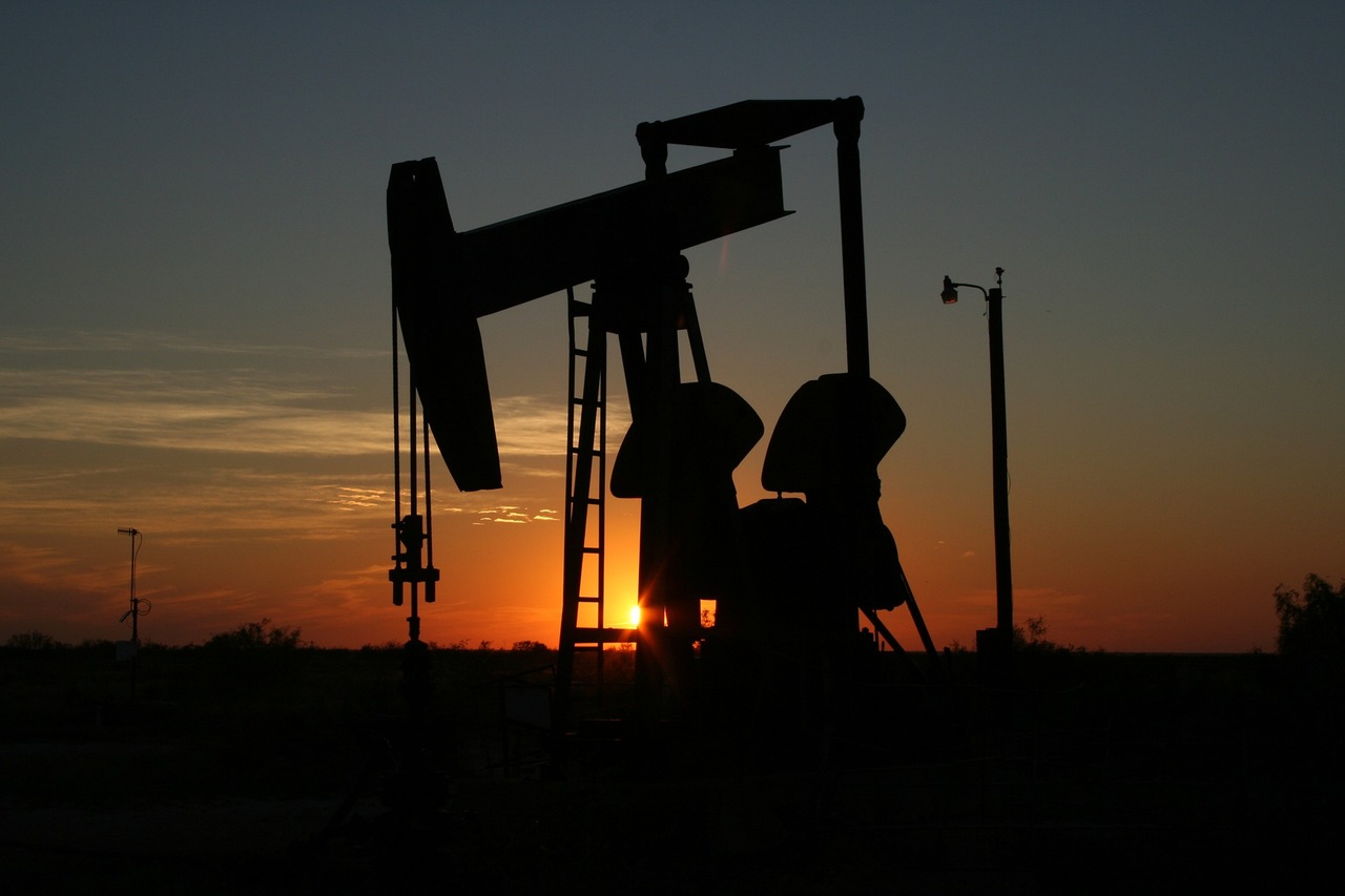 Petróleo recua com alta na produção