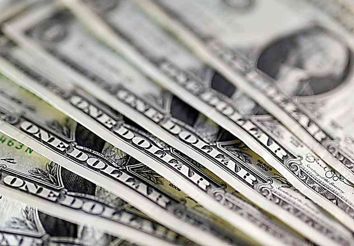 Dólar fecha sexta-feira em alta, mas não evita queda na semana