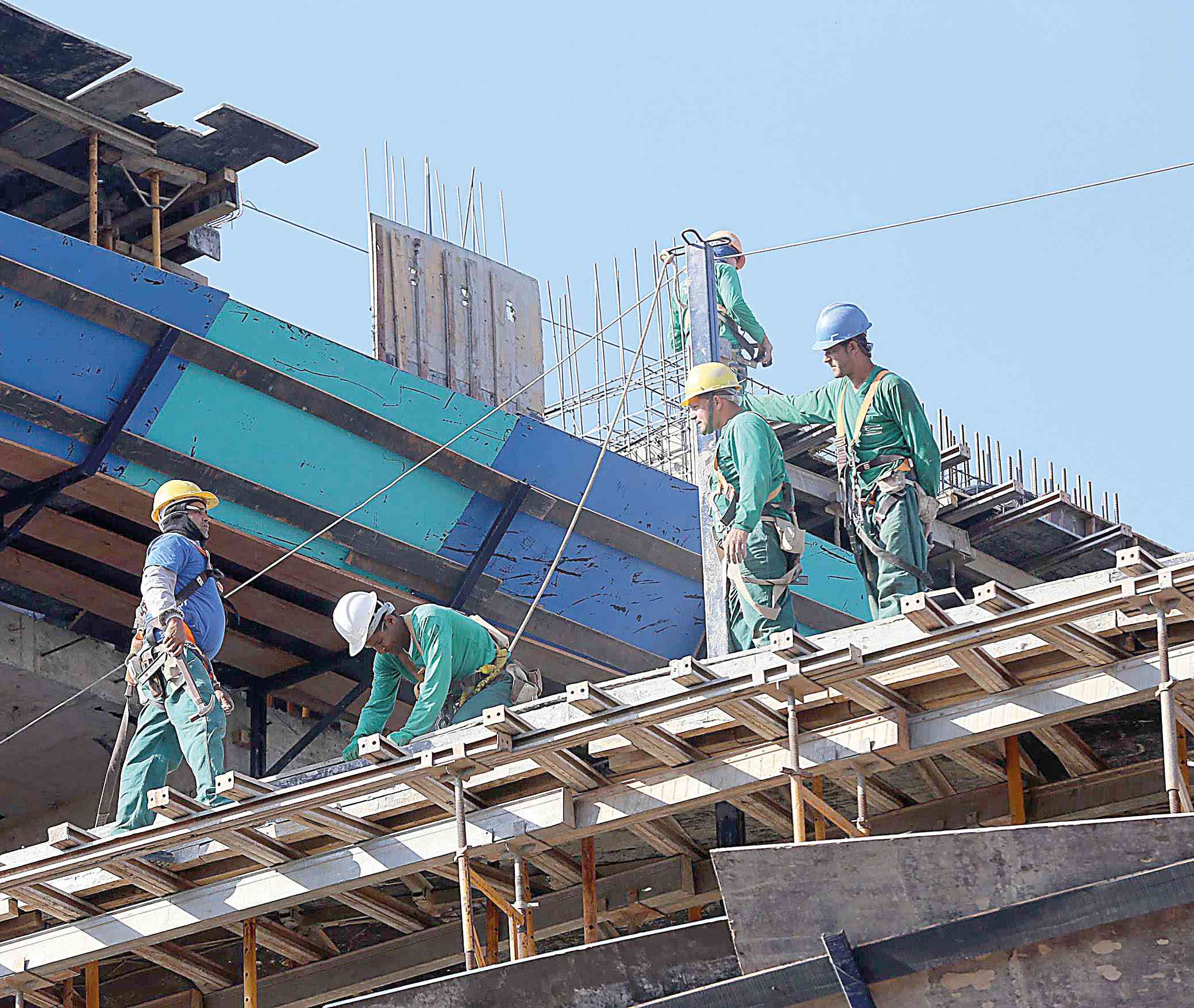 Construção demite 131 mil em um ano