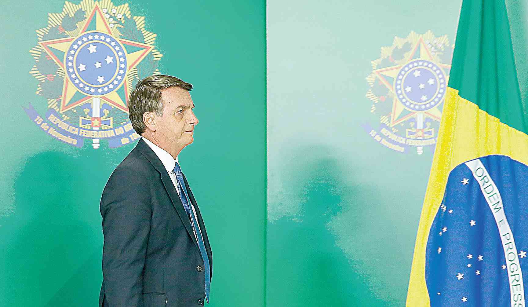 Bolsonaro deve ficar internado por dez dias no hospital