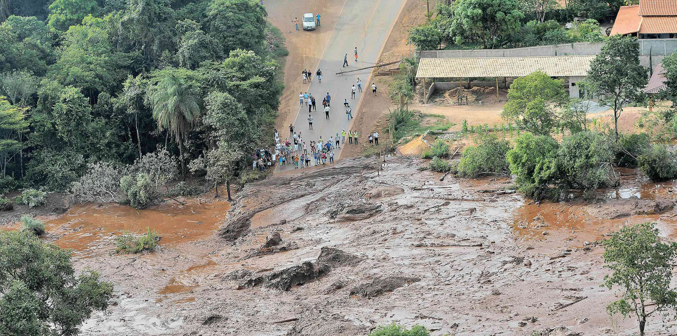 Tragédia em Brumadinho deixa ao menos 200 pessoas desaparecidas