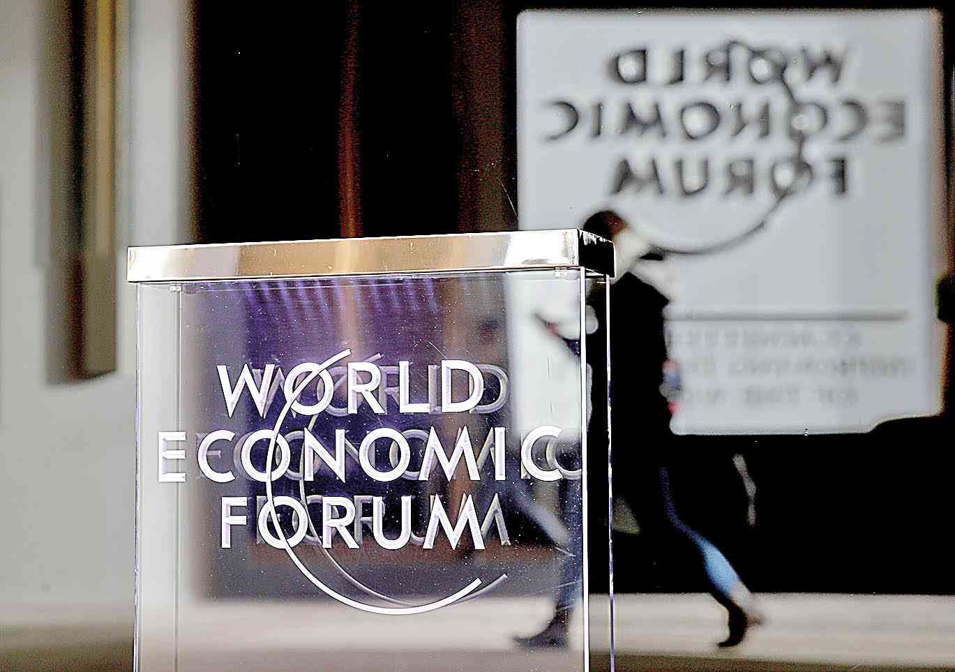 Disputas comerciais e tensões entre potências deixam executivos mais pessimistas