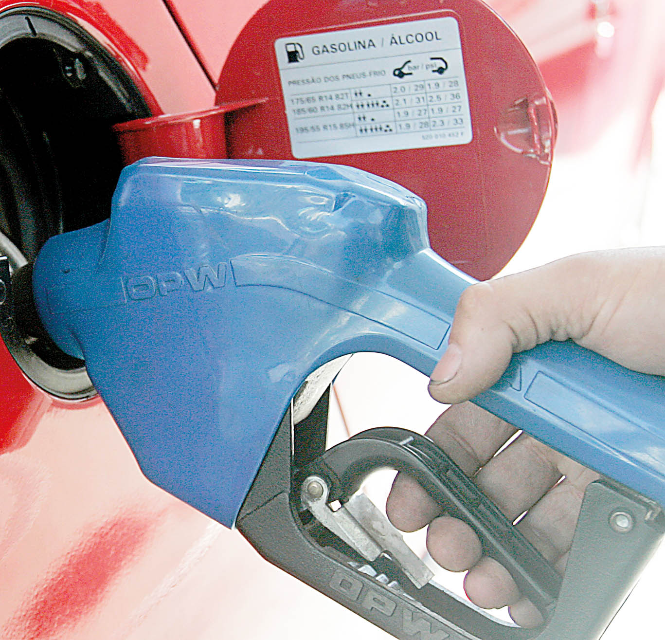 Consumo de gasolina e diesel caem em Minas