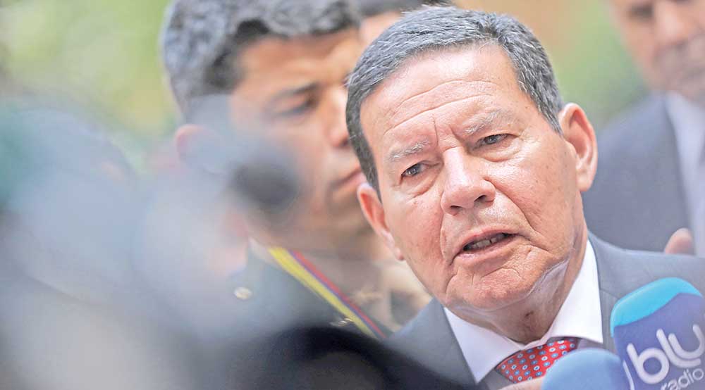Mourão é criticado por “guru” de Bolsonaro