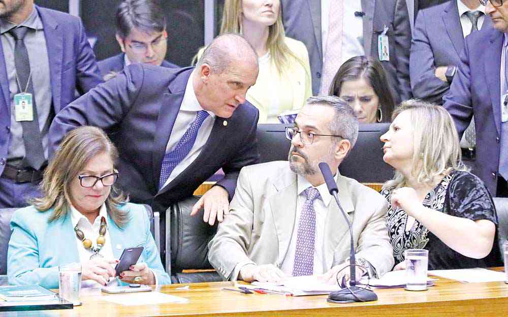 Weintraub  nega cortes  no orçamento  do ministério