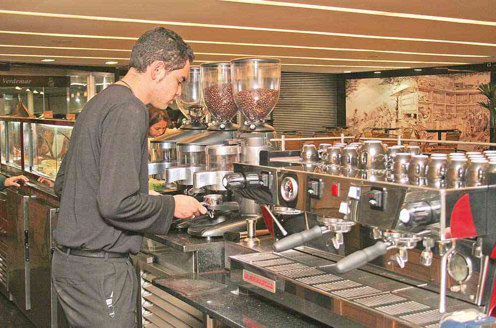 Volume de serviços cai 0,9% no Estado diante do clima de incerteza econômica