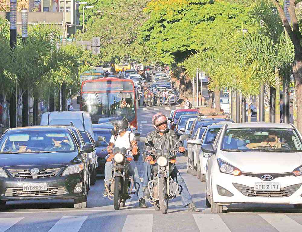 Indefinição sobre padrão Mercosul de placas gera perda para empresas